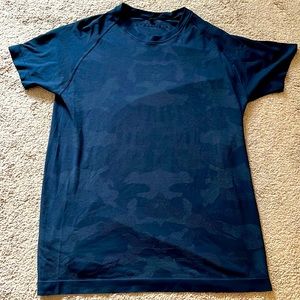 Alphalete - Blue Camo Performance Tee - Large